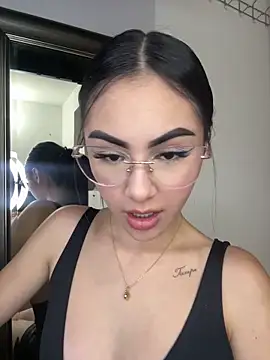 IslaCole online show from 03.10.26