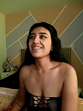 Nahomievans233 online show from 10.28.25