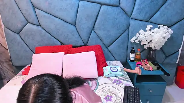 Snapshot of JulietaDiamond chatting on 06.17.26 JulietaDiamond online show from 06.17.26