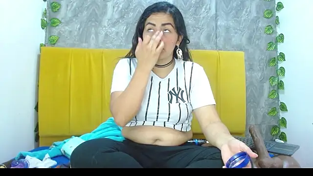 amara leoncm online show from 11.19.25