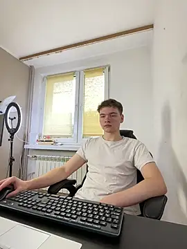 Snapshot of danielxfun chatting on 12.22.25 danielxfun online show from 12.22.25