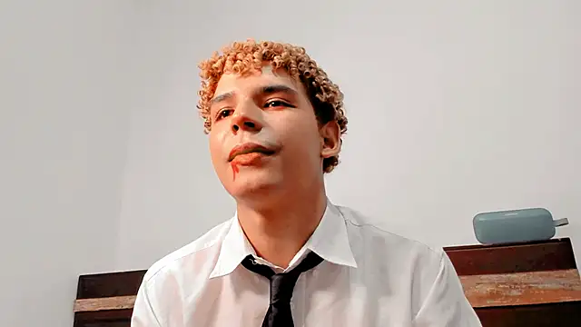 Snapshot of Daark_Eros chatting on 10.27.25 Daark Eros online show from 10.27.25