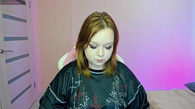 Lovly Vixen online show from 10.23.25