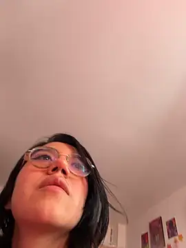 Snapshot of violetbunnyy1 chatting on 11.15.25 violetbunnyy1 online show from 11.15.25