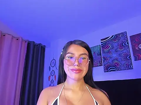 Snapshot of violetbunnyy1 chatting on 12.19.25 violetbunnyy1 online show from 12.19.25