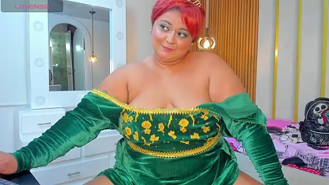 Hanna curvy  online show from 10.28.25