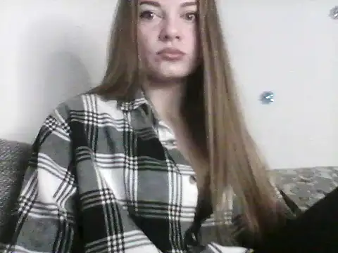 Snapshot of EllaMoonlight chatting on 11.06.25 EllaMoonlight online show from 11.06.25