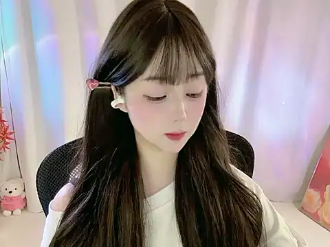 Snapshot of Clover_zizi chatting on 10.29.25 Clover zizi online show from 10.29.25