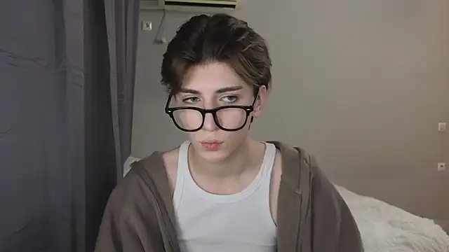 Oliver star boy  online show from 10.25.25