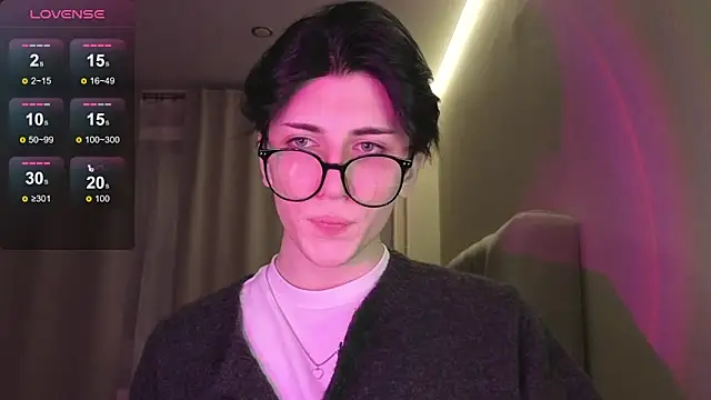 Oliver star boy  online show from 02.03.26