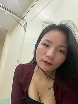 Bee Yellow00 online show from 10.31.25