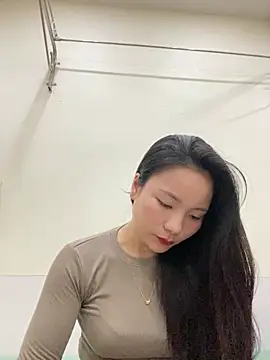 Bee Yellow00 online show from 11.11.25