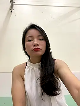 Bee Yellow00 online show from 11.26.25