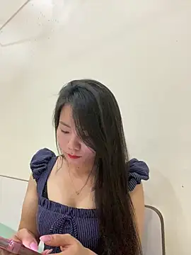 Bee Yellow00 online show from 02.07.26