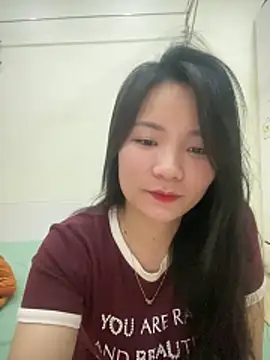 Bee Yellow00 online show from 03.27.26