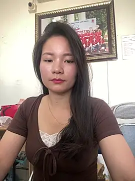 Bee Yellow00 online show from 04.11.26