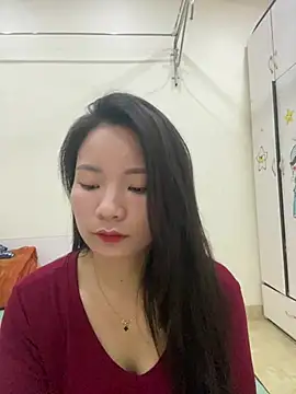 Snapshot of Bee_Yellow00 chatting on 05.12.26 Bee Yellow00 online show from 05.12.26