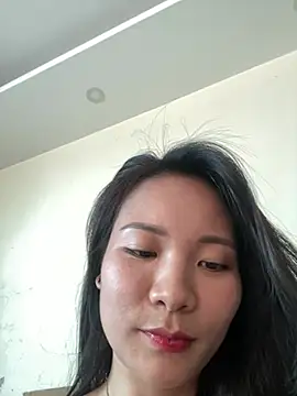 Snapshot of Bee_Yellow00 chatting on 05.23.26 Bee Yellow00 online show from 05.23.26