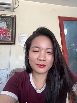 Snapshot of Bee_Yellow00 chatting on 05.26.26 Bee Yellow00 online show from 05.26.26
