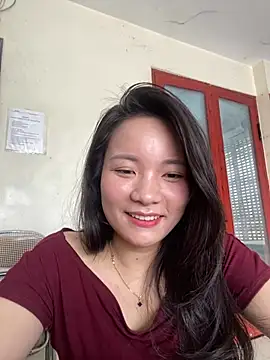 Snapshot of Bee_Yellow00 chatting on 05.29.26 Bee Yellow00 online show from 05.29.26