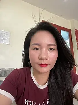 Snapshot of Bee_Yellow00 chatting on 06.20.26 Bee Yellow00 online show from 06.20.26