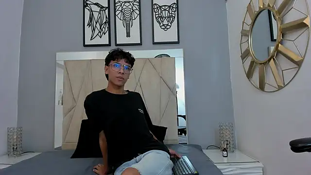 Snapshot of adams_bobby chatting on 11.23.25 adams bobby online show from 11.23.25