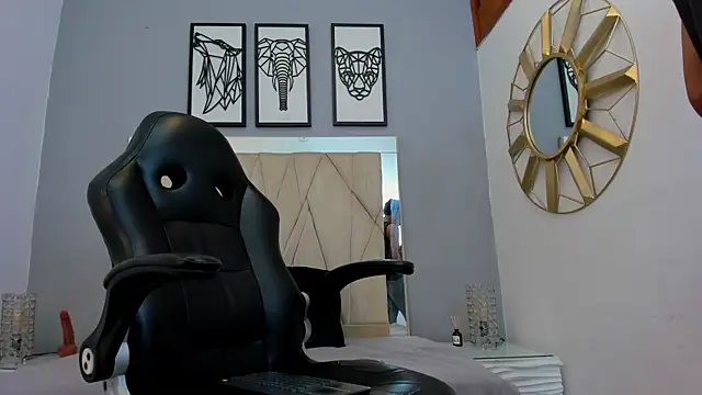 Snapshot of adams_bobby chatting on 11.26.25 adams bobby online show from 11.26.25