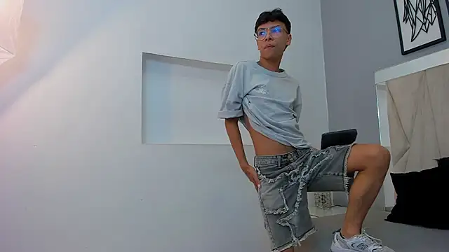 Snapshot of adams_bobby chatting on 02.01.26 adams bobby online show from 02.01.26