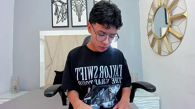 Snapshot of adams_bobby chatting on 02.05.26 adams bobby online show from 02.05.26