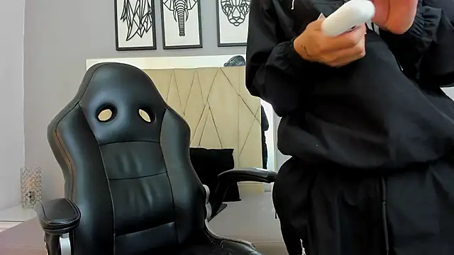 Snapshot of adams_bobby chatting on 02.06.26 adams bobby online show from 02.06.26