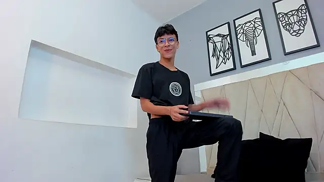 Snapshot of adams_bobby chatting on 02.07.26 adams bobby online show from 02.07.26