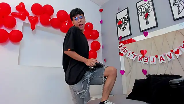 Snapshot of adams_bobby chatting on 02.13.26 adams bobby online show from 02.13.26