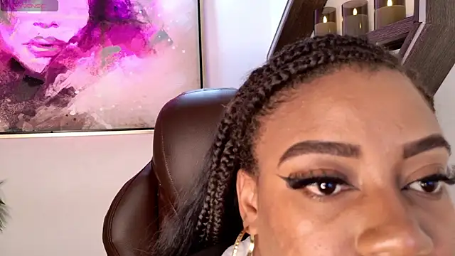 Snapshot of loana_vegas chatting on 10.28.25 loana vegas online show from 10.28.25