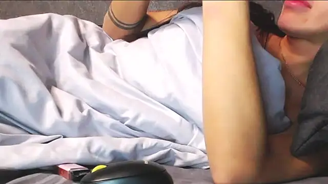 velvetveyraX online show from 04.10.26