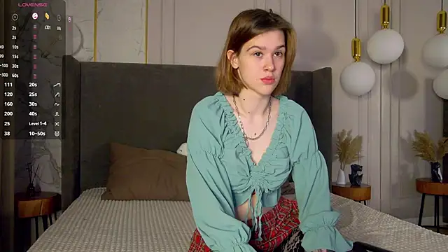 Snapshot of LoraPuffs chatting on 11.17.25 LoraPuffs online show from 11.17.25