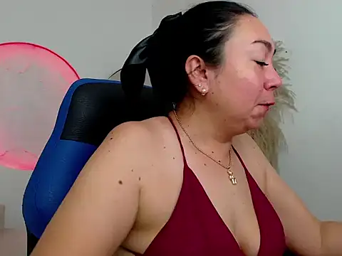 Yadis hot online show from 01.10.26