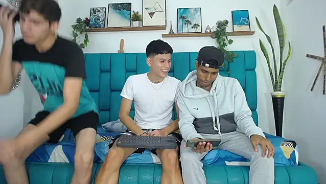 Hot Boys Latinos X online show from 11.13.25