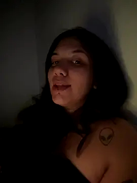 Snapshot of Hannahinfame chatting on 11.05.25 Hannahinfame online show from 11.05.25