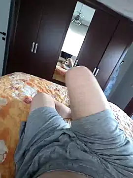 Snapshot of Efe53100 chatting on 11.17.25 Efe53100 online show from 11.17.25