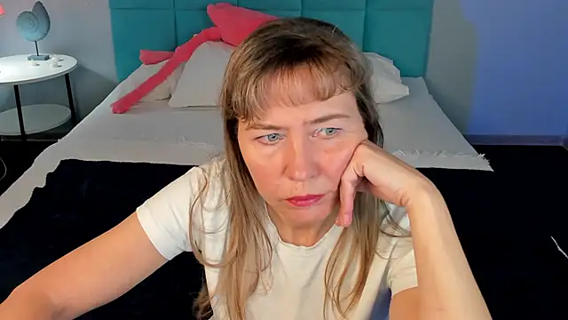 Carla Vogue online show from 11.08.25