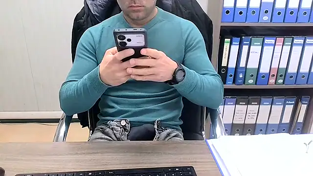 Snapshot of Evasionee chatting on 02.19.26 Evasionee online show from 02.19.26