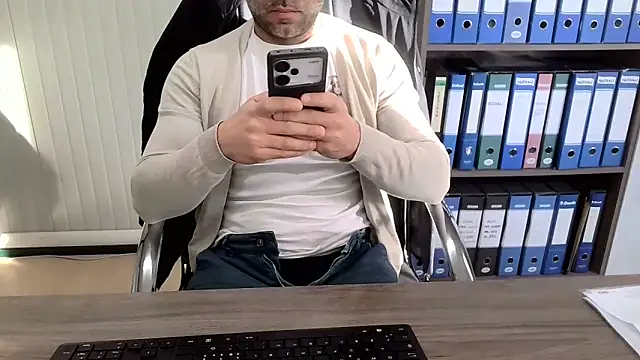 Snapshot of Evasionee chatting on 02.23.26 Evasionee online show from 02.23.26