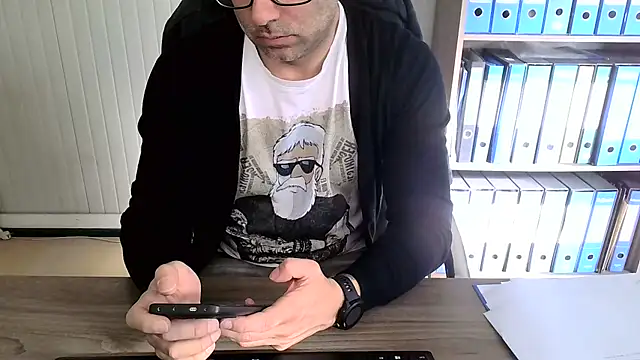 Snapshot of Evasionee chatting on 02.24.26 Evasionee online show from 02.24.26