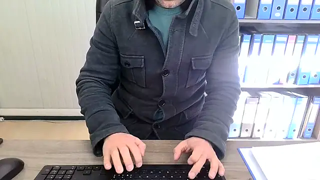 Snapshot of Evasionee chatting on 02.25.26 Evasionee online show from 02.25.26