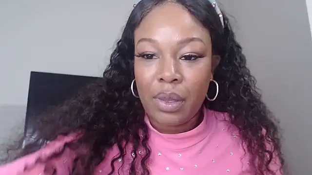 Snapshot of SweetieP11 chatting on 10.27.25 SweetieP11 online show from 10.27.25