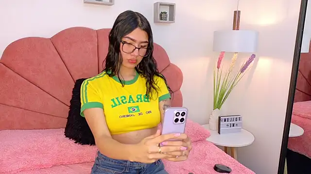 Snapshot of Charlotte_Millers chatting on 11.24.25 Charlotte Millers online show from 11.24.25