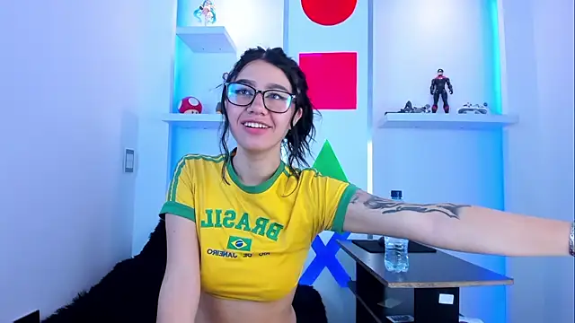 Snapshot of Charlotte_Millers chatting on 11.29.25 Charlotte Millers online show from 11.29.25