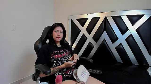 CloePerson online show from 11.28.25