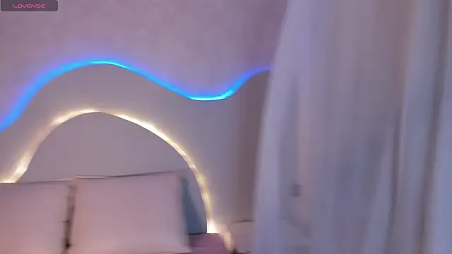 EmiliClarke online show from 01.13.26