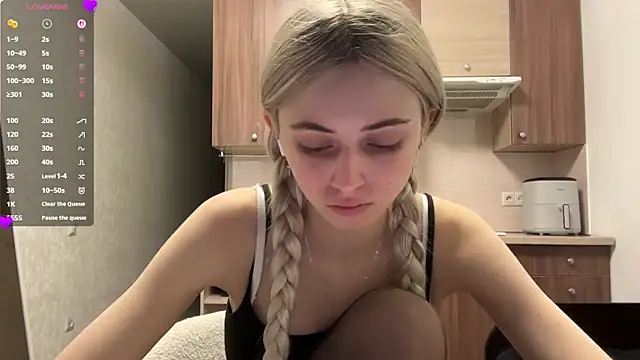 Snapshot of AidaGloshen chatting on 05.18.26 AidaGloshen online show from 05.18.26